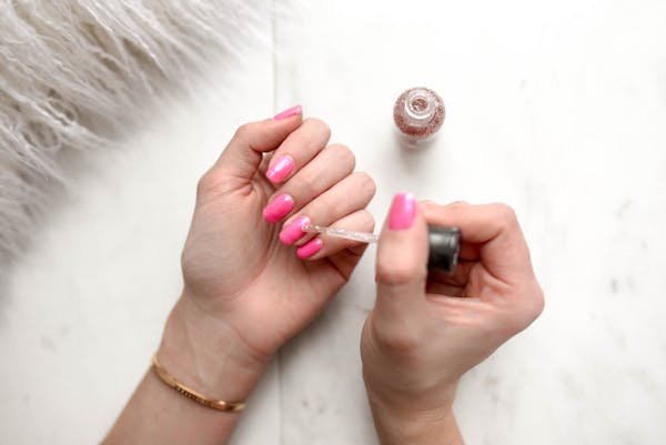 Transform your style with glamnetic's stunning pink nails